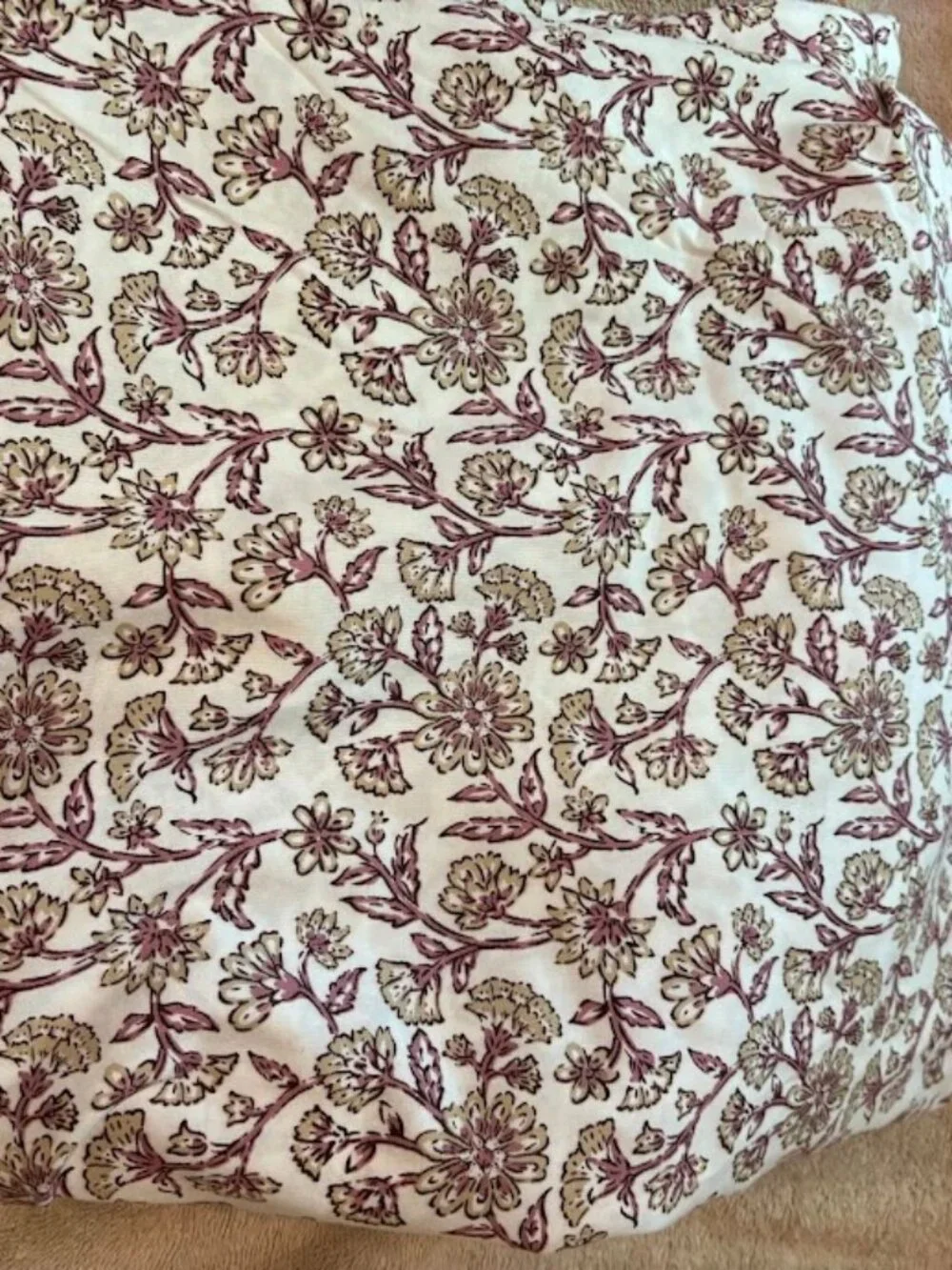 NWOT Set of 4 Queen Flat Multicolor Sheets (Microfiber & Polyester)